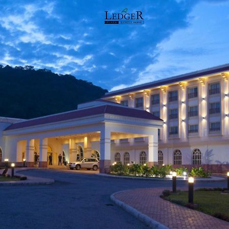 Hotel Ledger Plaza Бангі Екстер'єр фото