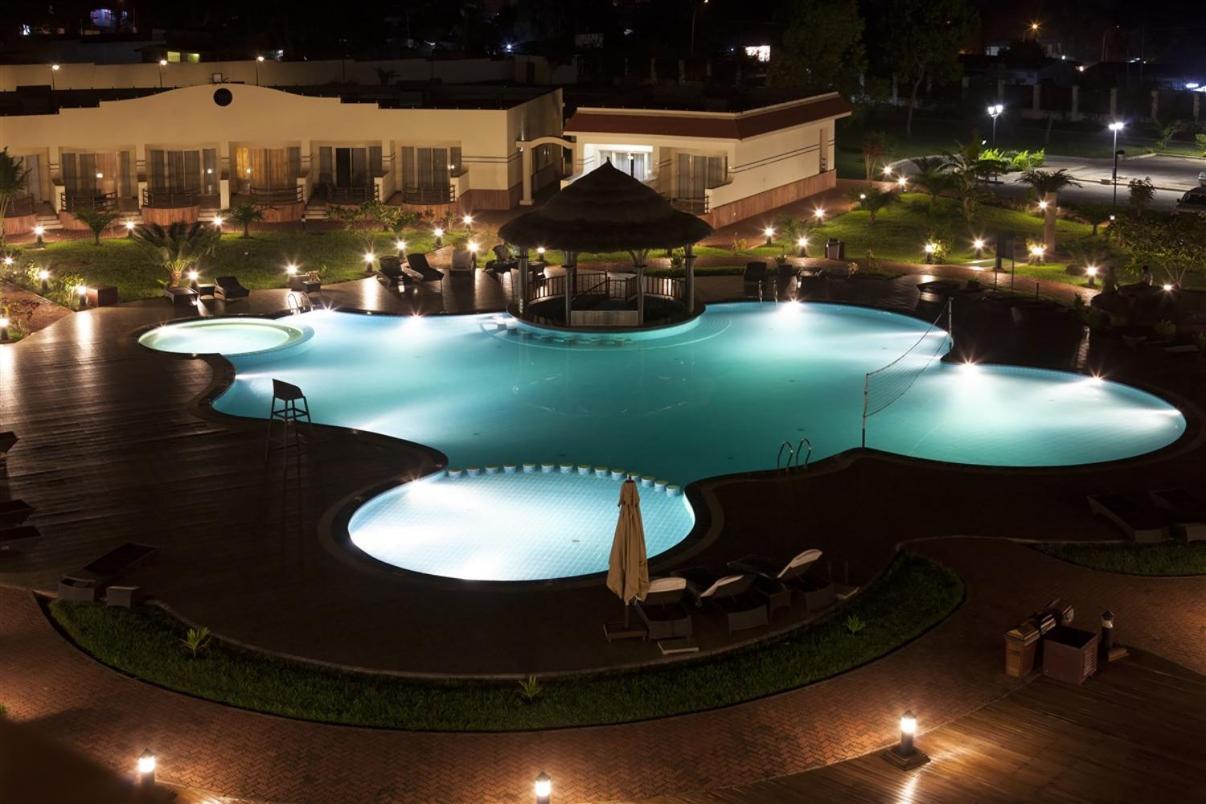 Hotel Ledger Plaza Бангі Екстер'єр фото