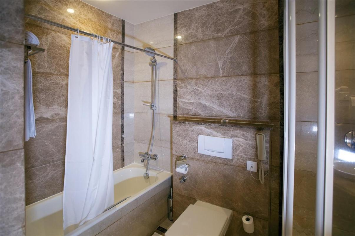 Hotel Ledger Plaza Бангі Екстер'єр фото
